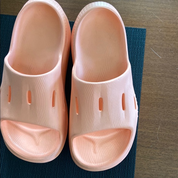Hoka recovery slides - Picture 4 of 7